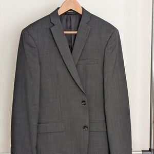 Bar III Charcoal Men’s Suit – Size 40R Jacket / 34x32 Pants